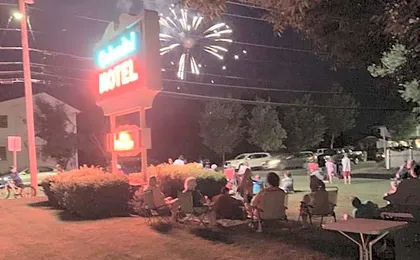 Colonial Motel