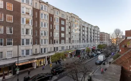 Kensington Gardens 2 Bedroom Flat With a Balcony
