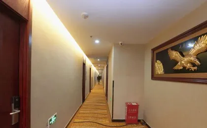 Super 8 Hotel (Beijing Qianmen Zhushikou Subway Station)