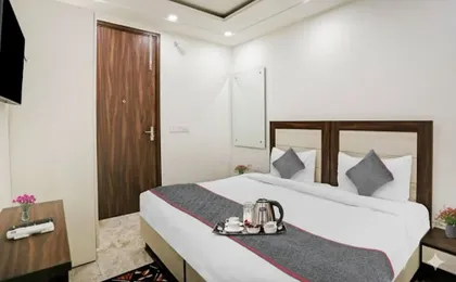 Hotel HomeAste 001 Near Yashobhoomi Convention Center