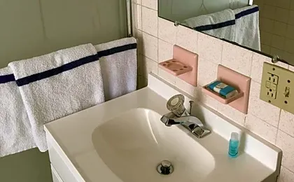 Simmons Motel and Suites