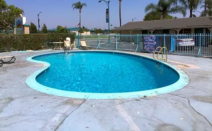 Frontier Motel