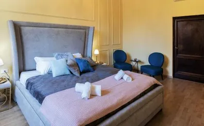 Historic center Palace - Huge 4 bedrooms Santa Croce apartment - By LikeHomeFlorence