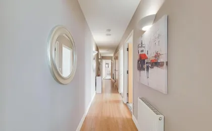 Deluxe Three Bedroom Apartment by London Excel Stays