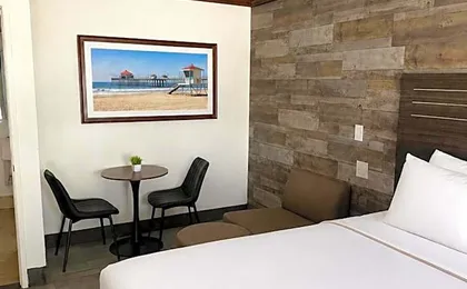 Kiwi Inn - Huntington Beach
