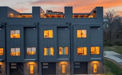 The Lodge & Girls Night Out by Avantstay Sleeps 24 2 Homes Hot Tub + Rooftop Lounge + Karaoke Near Downtown