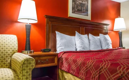 Rodeway Inn & Suites Brunswick near Hwy 1