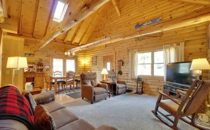 Picturesque Log Cabin in Estes Park: 9 Mi. to RMNP