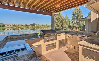 Moses Lake Retreat w/ Salt Water Hot Tub!