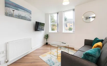 Stylish Flat in Romford - 5mins for Elizabeth Line