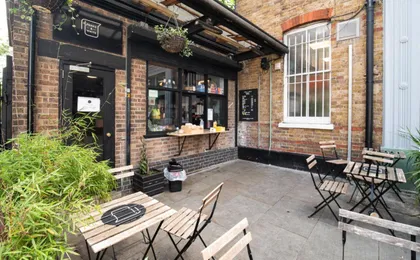 Private Garden Apartment by Tulse Hill Station - Pass the Keys