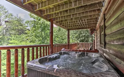 Pigeon Forge Getaway w/ Covered Patio & Hot Tub!
