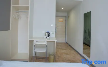 Youhai Hotel (Shanghai University Qinghe Road)