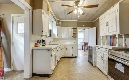 Near University Ave! Pet-friendly 3BR w/ Foosball!