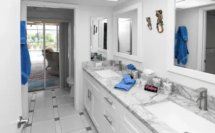 Love Bird Canalfront Villa Lounge Terrace Heated Pool pet Friendly