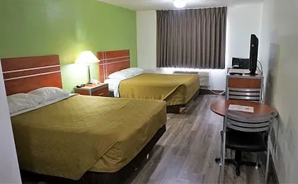 Econo Lodge Inn & Suites Pekin - Peoria Area