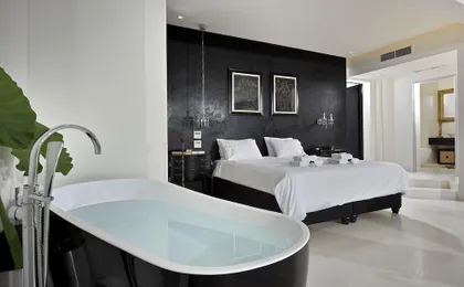 Alto Psyrri Penthouse by KK