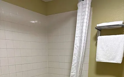 Days Inn by Wyndham Park City Kansas
