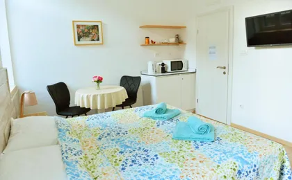 En-Suite Rose on Rokova Street - 5 Min Walk To the Old Town of Split (Adults Only)