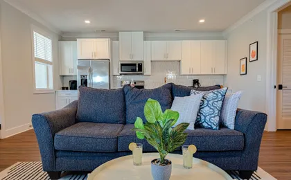 Modern Melrose-sleeps 8- Mins to Downtown Broadway
