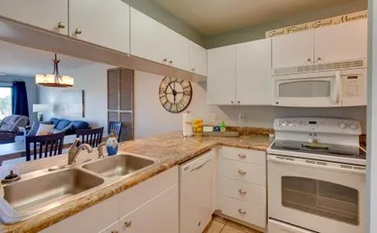 Nautical Edgewater Resort Condo - Walk to Beaches!