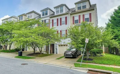 Owings Mills Townhouse: 8 Mi to Liberty Reservoir!