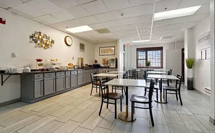 Econo Lodge Inn & Suites Waterloo Downtown