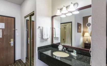 Quality Suites Burleson - Ft. Worth