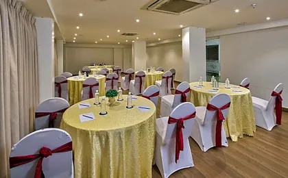 Grand Continent Brookefield - A Sarovar Portico Alliliate Hotel