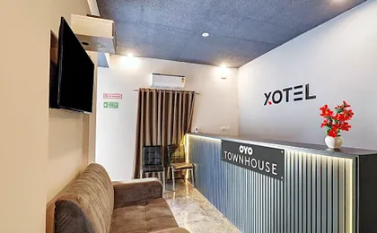 Townhouse Ecity Inn