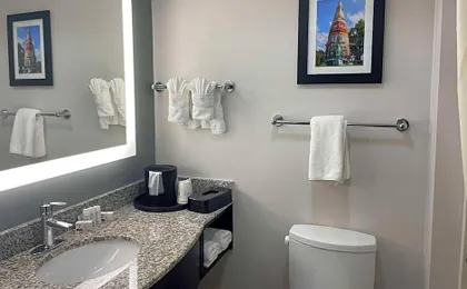 La Quinta Inn & Suites by Wyndham Tulsa Midtown