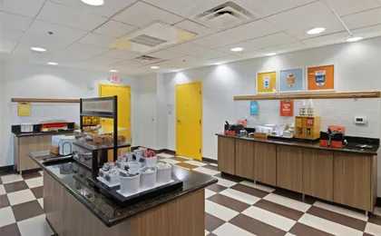 Hampton Inn & Suites Madera (H)