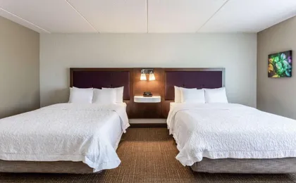 Hampton Inn & Suites Chicago-Libertyville (H)