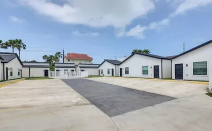 Pool & Beach Access: Modern SPI Studio Near Bars!