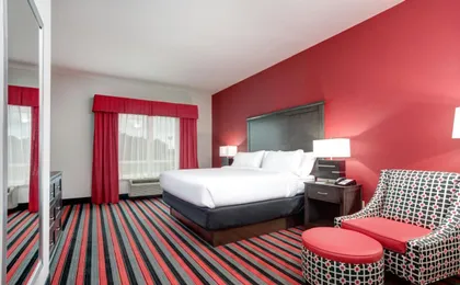 Holiday Inn & Suites Lafayette North