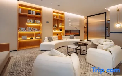 Baina Hotel (Lijiang Gucheng District Dashuiche)