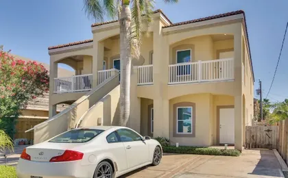 South Padre Island Condo w/ Shared Outdoor Pool!