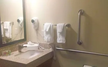 Cobblestone Hotel & Suites - Devils Lake