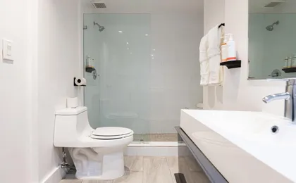 Chesterfield Hotel & Suites