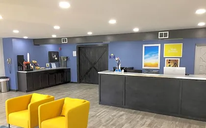 Days Inn & Suites by Wyndham Cincinnati North