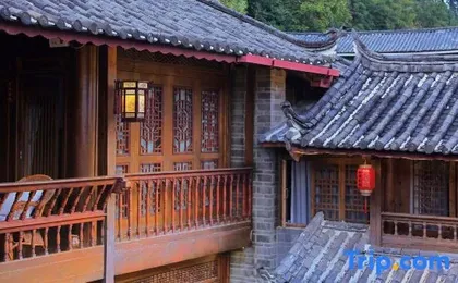Floral Hotel ·Qu'an Hefeng Light Luxury Holiday hotel (Sifang Street)