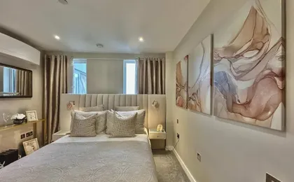 Contemporary Bromley Penthouse With Balcony