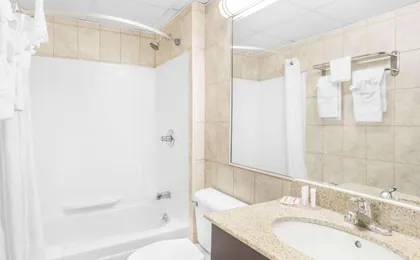 Howard Johnson by Wyndham North Bergen