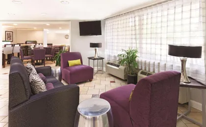 La Quinta Inn & Suites by Wyndham Miami Airport East