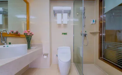 Vienna Hotel (Wuhan Central China Normal University, Huquan Metro Station)