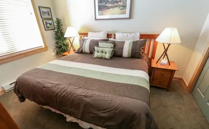 Sunstone 114 Updated Ski-In Ski-Out Condo At Sunstone Lodge with Great Complex Amenities by RedAwning