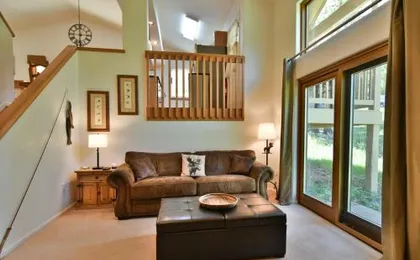 Park Forest Deer Trail Townhome: Hot Tub, On Shuttle Route