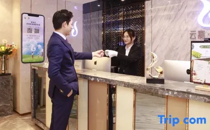 Yunjia apartment (Guangzhou Tianhe East Station Huashi subway station store)