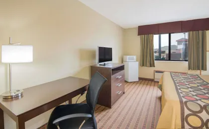 Super 8 by Wyndham Story City