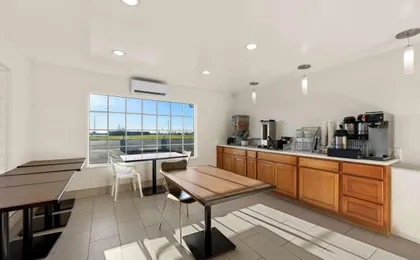 Super 8 by Wyndham Crescent City